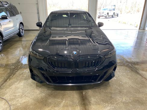 Used 2025 BMW 540i xDrive w/ M Sport Package AWD/4WD image 2