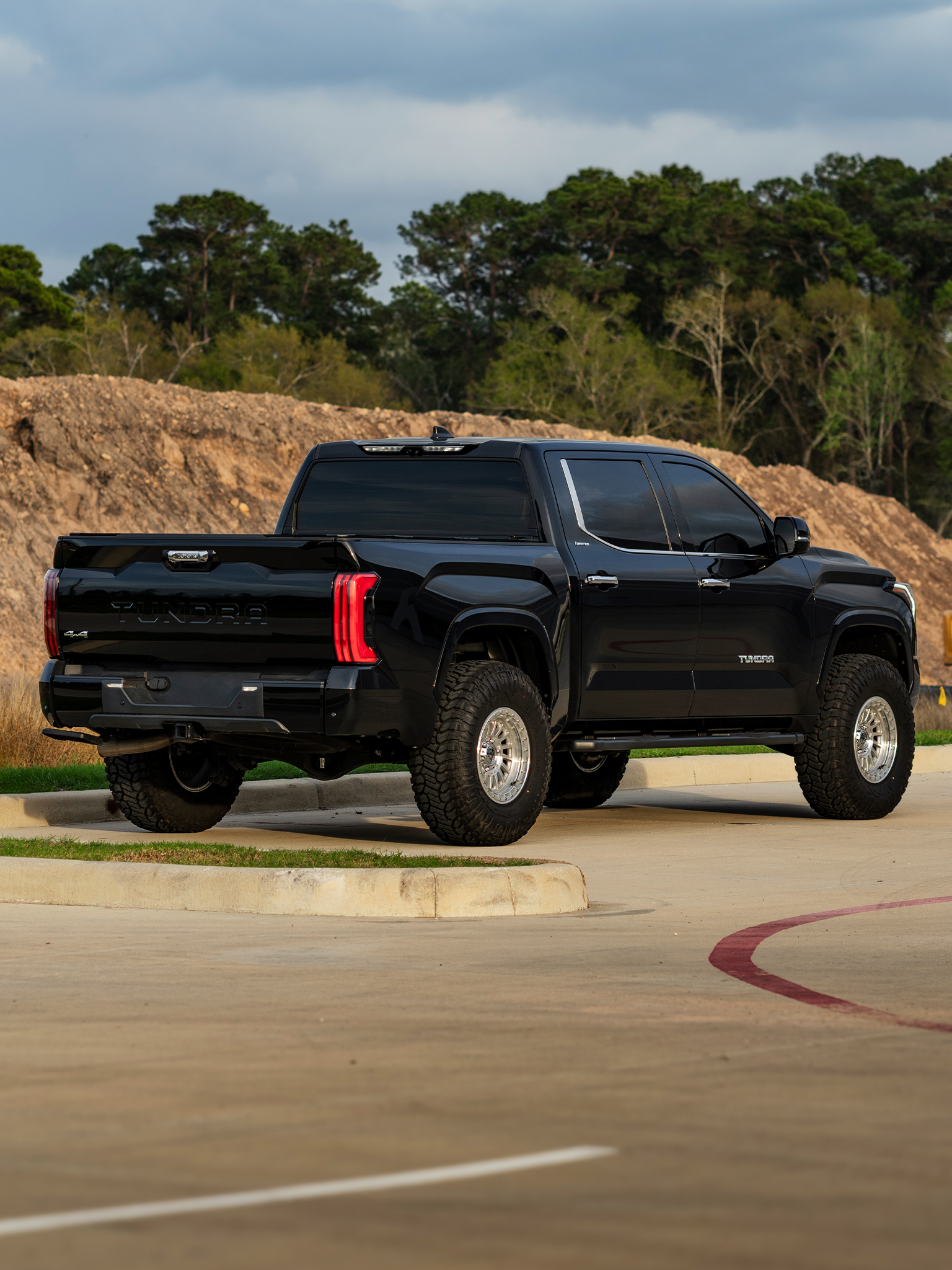 Used 2024 Toyota Tundra Limited AWD/4WD image 22