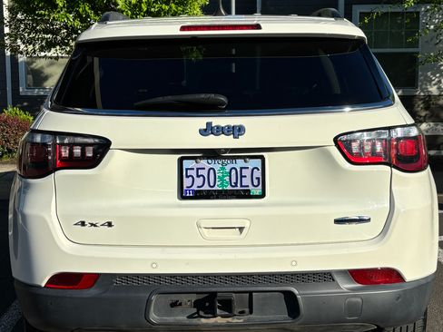 Used 2020 Jeep Compass Latitude w/ Popular Equipment Group AWD/4WD image 5