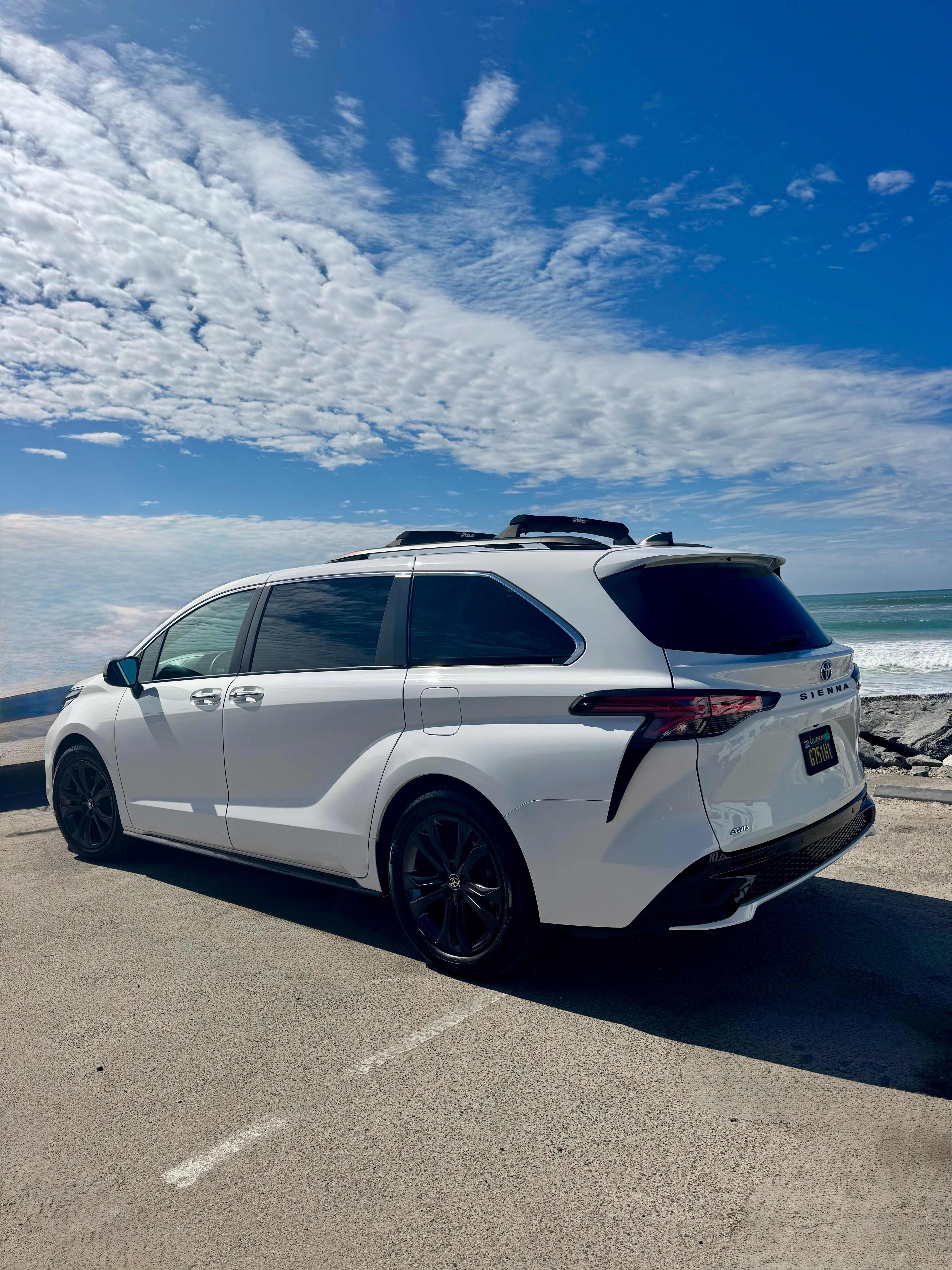 Used 2022 Toyota Sienna XSE w/ XSE Plus Package AWD/4WD image 4