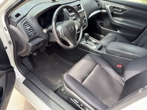Used 2017 Nissan Altima 2.5 SR w/ Midnight Edition Package FWD image 13