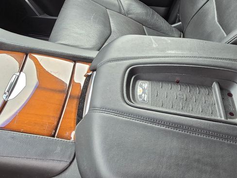 Used 2016 Cadillac Escalade Luxury image 10