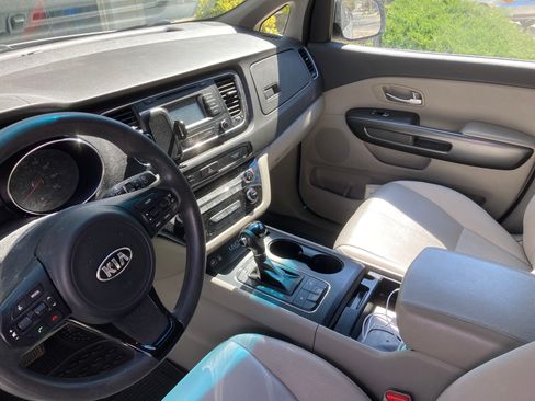 Used 2016 Kia Sedona LX w/ LX Convenience Package image 6