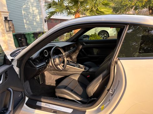 Used 2021 Porsche 911 Carrera image 10