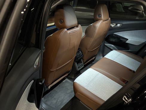 Used 2023 Volkswagen ID.4 Pro image 12