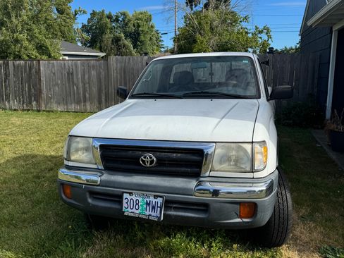 Used 1999 Toyota Tacoma PreRunner w/ Sport Value Pkg image 4