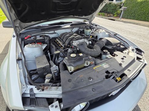 Used 2005 Ford Mustang GT Premium image 10