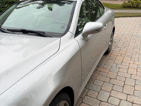 Used 2010 Lexus IS 350C image 9