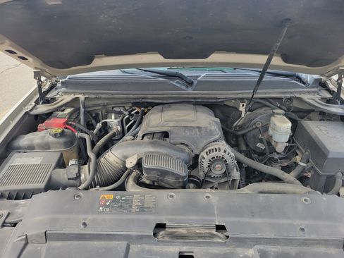 Used 2013 Chevrolet Suburban LTZ image 16