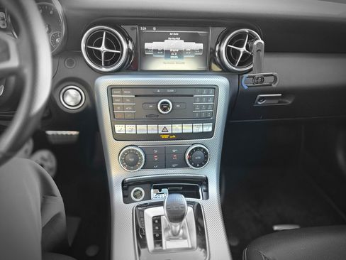 Used 2018 Mercedes-Benz SLC 300 image 24