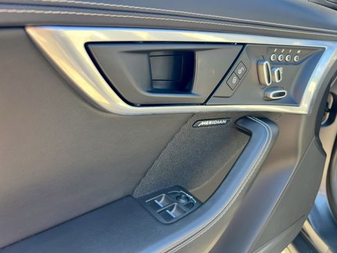 Used 2018 Jaguar F-TYPE R image 8