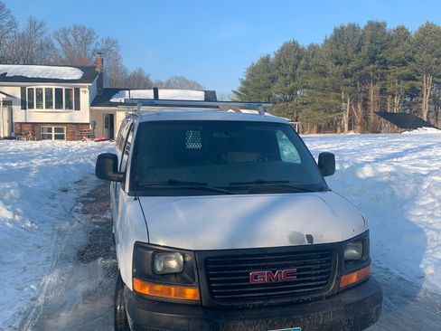 Used 2011 GMC Savana 1500 RWD image 12