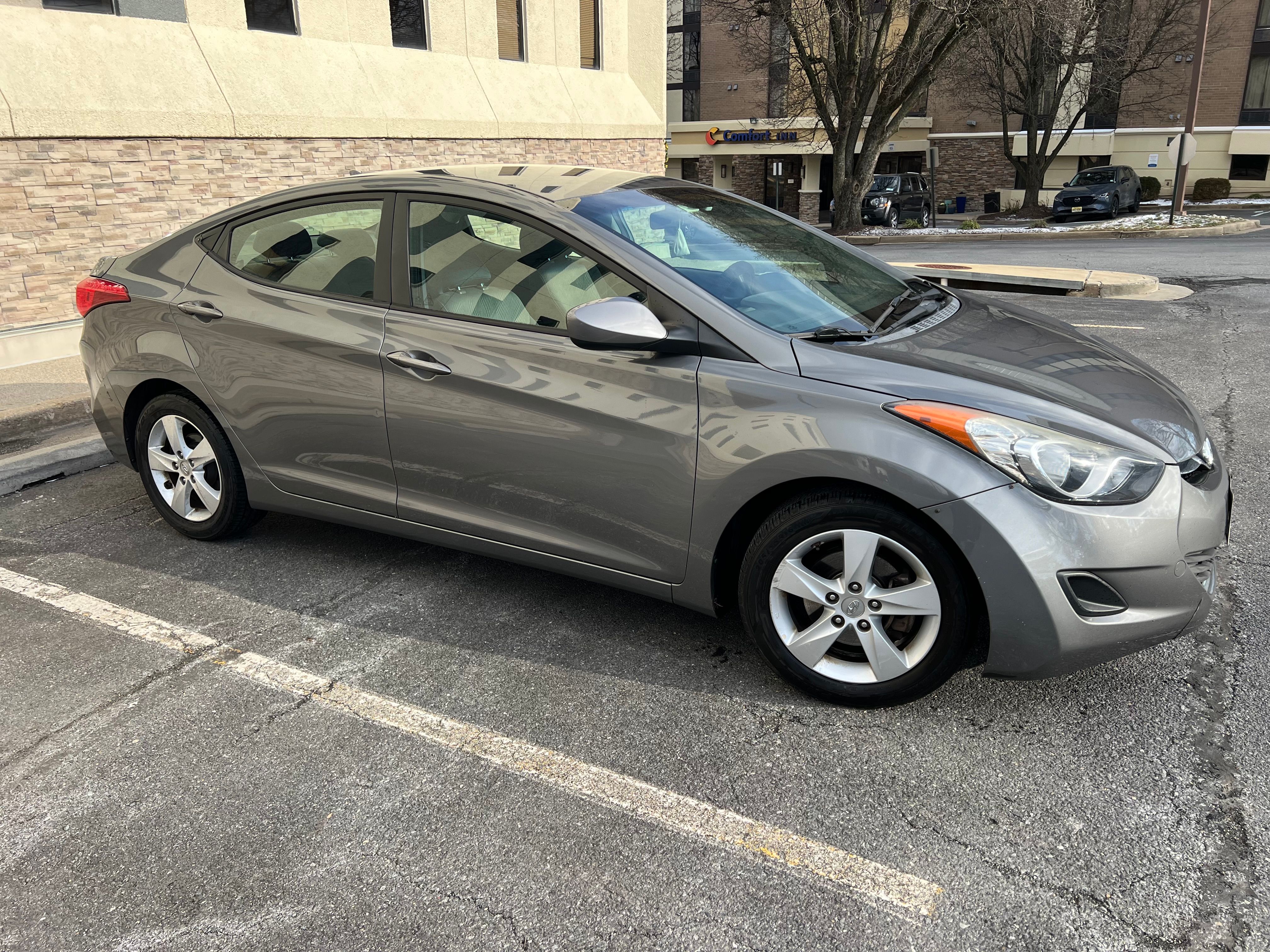 Used 2013 Hyundai Elantra GLS FWD image 1