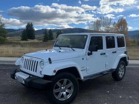 Used 2015 Jeep Wrangler Unlimited Sahara image 4