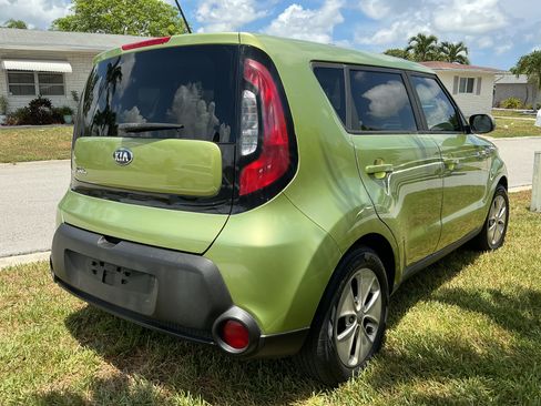 Used 2016 Kia Soul FWD image 4