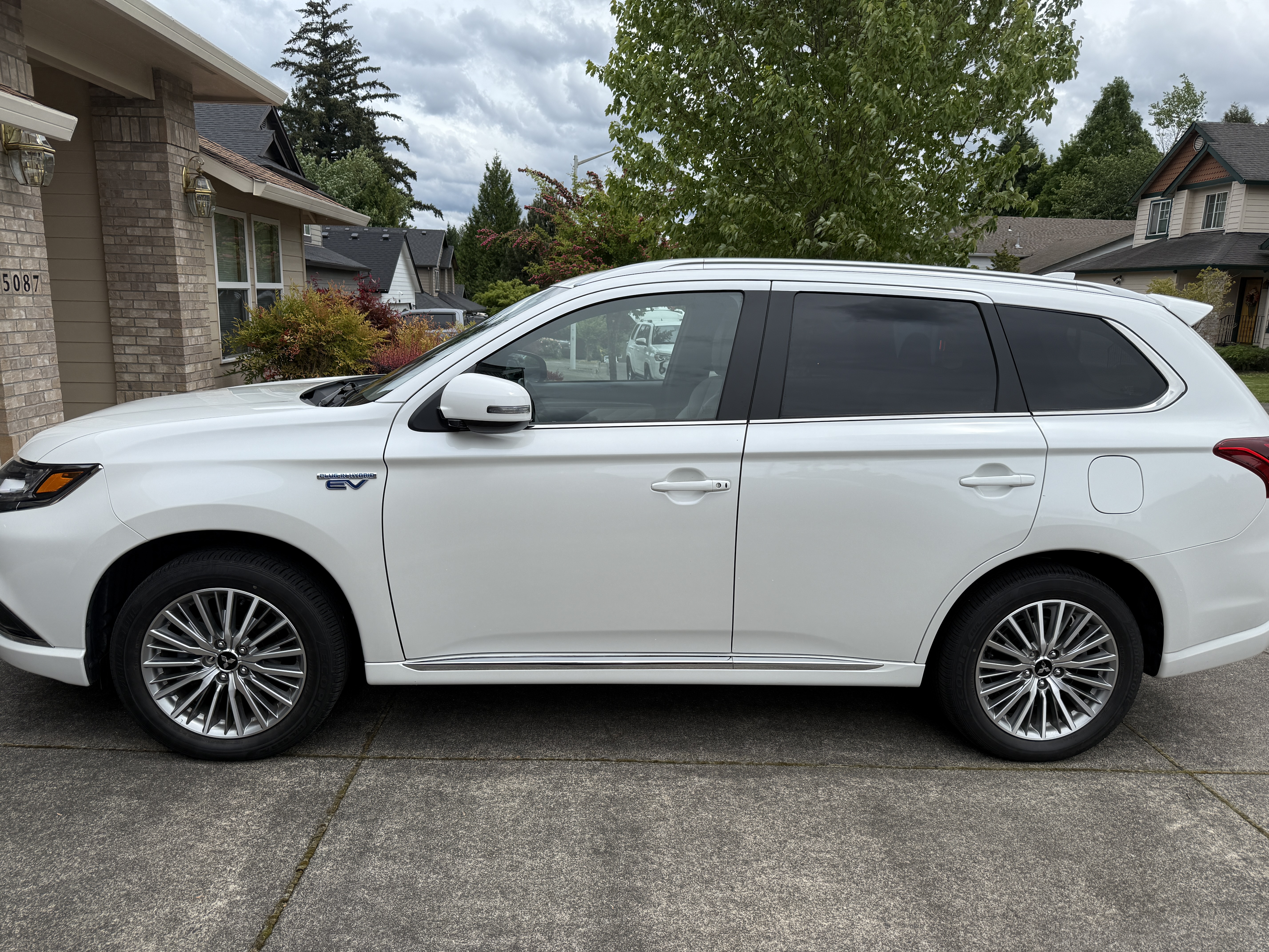 Used 2022 Mitsubishi Outlander SEL AWD/4WD image 1