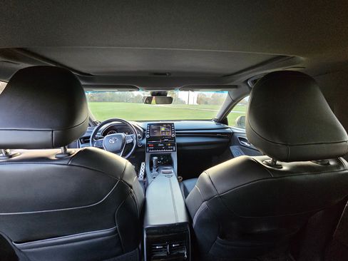 Used 2019 Toyota Avalon Touring image 15