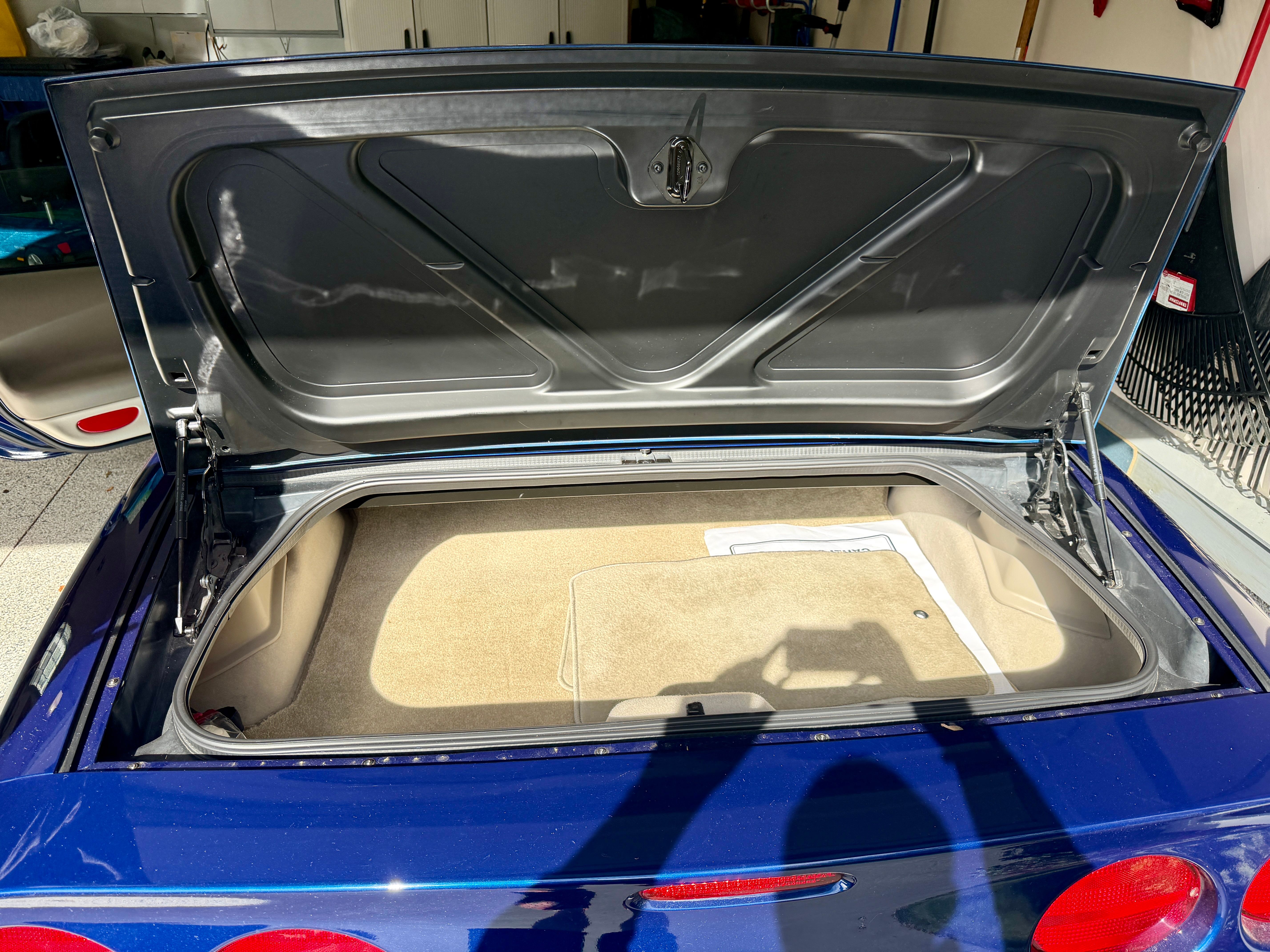 Used 2004 Chevrolet Corvette Convertible w/ Preferred Equipment Group RWD image 5
