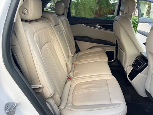 Used 2019 Lincoln Nautilus Reserve w/ Driver Assistance Package image 13