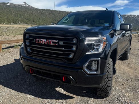Used 2022 GMC Sierra 1500 AT4 w/ AT4 Preferred Package AWD/4WD image 4