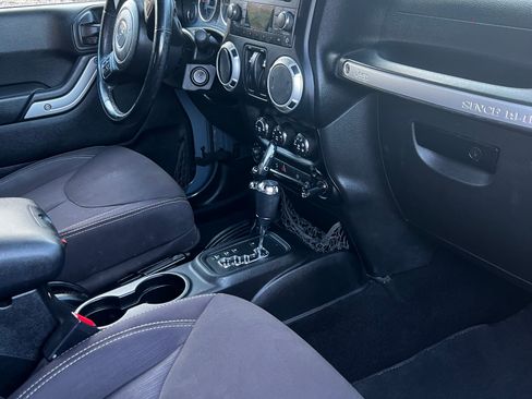 Used 2014 Jeep Wrangler Sahara image 13