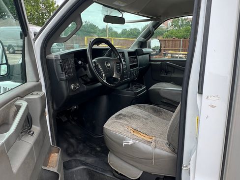 Used 2019 Chevrolet Express 3500 w/ Power Convenience Package RWD image 11
