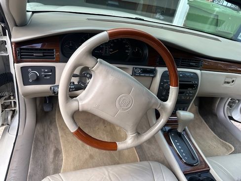 Used 2001 Cadillac Eldorado Touring image 23