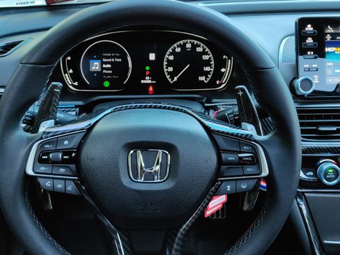 Used 2018 Honda Accord Sport image 12