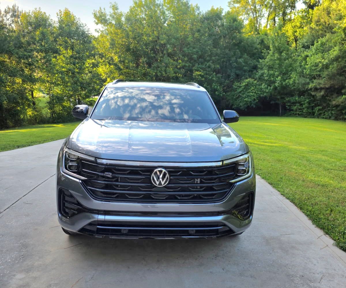 Used 2025 Volkswagen Atlas Cross Sport SEL R-Line AWD/4WD image 2