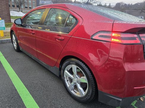 Used 2012 Chevrolet Volt Premium w/ Premium Trim Package image 2