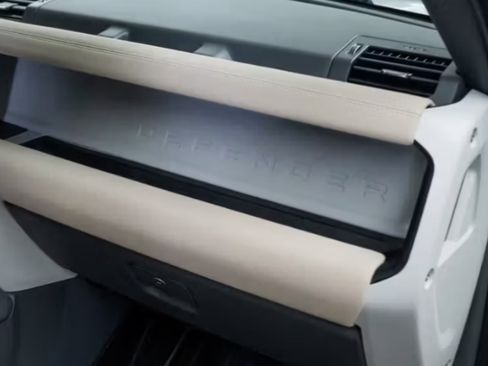 Used 2023 Land Rover Defender 130 S image 18