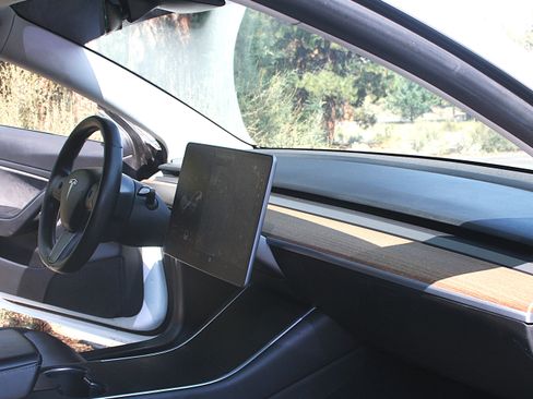 Used 2020 Tesla Model 3 Long Range image 10