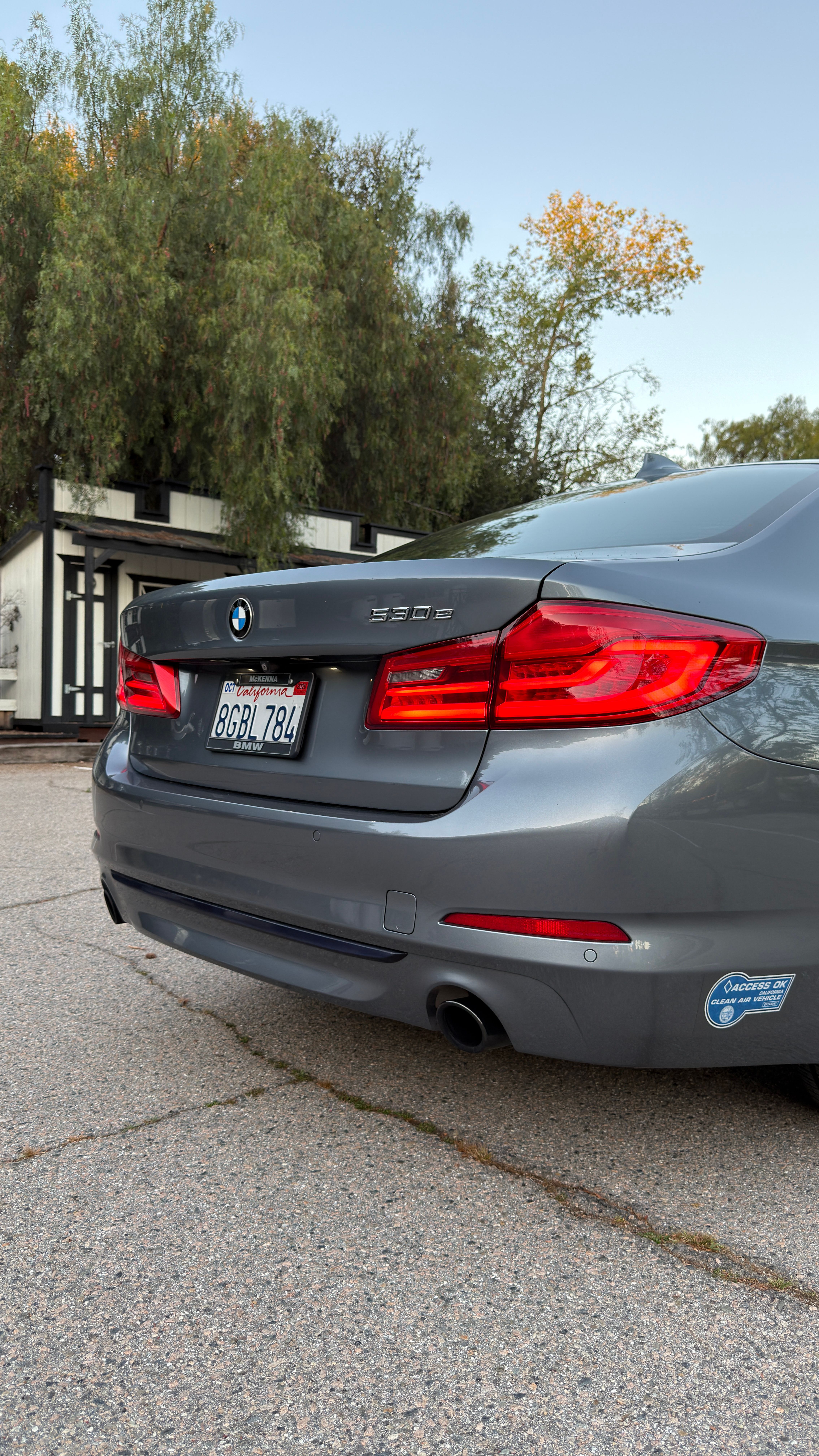 Used 2018 BMW 530e w/ Premium Package 2 RWD image 6
