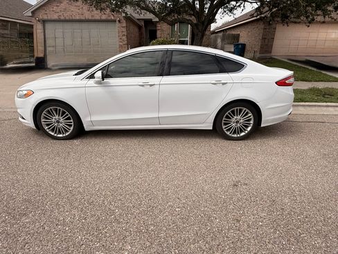 Used 2016 Ford Fusion SE w/ Equipment Group 202A image 1