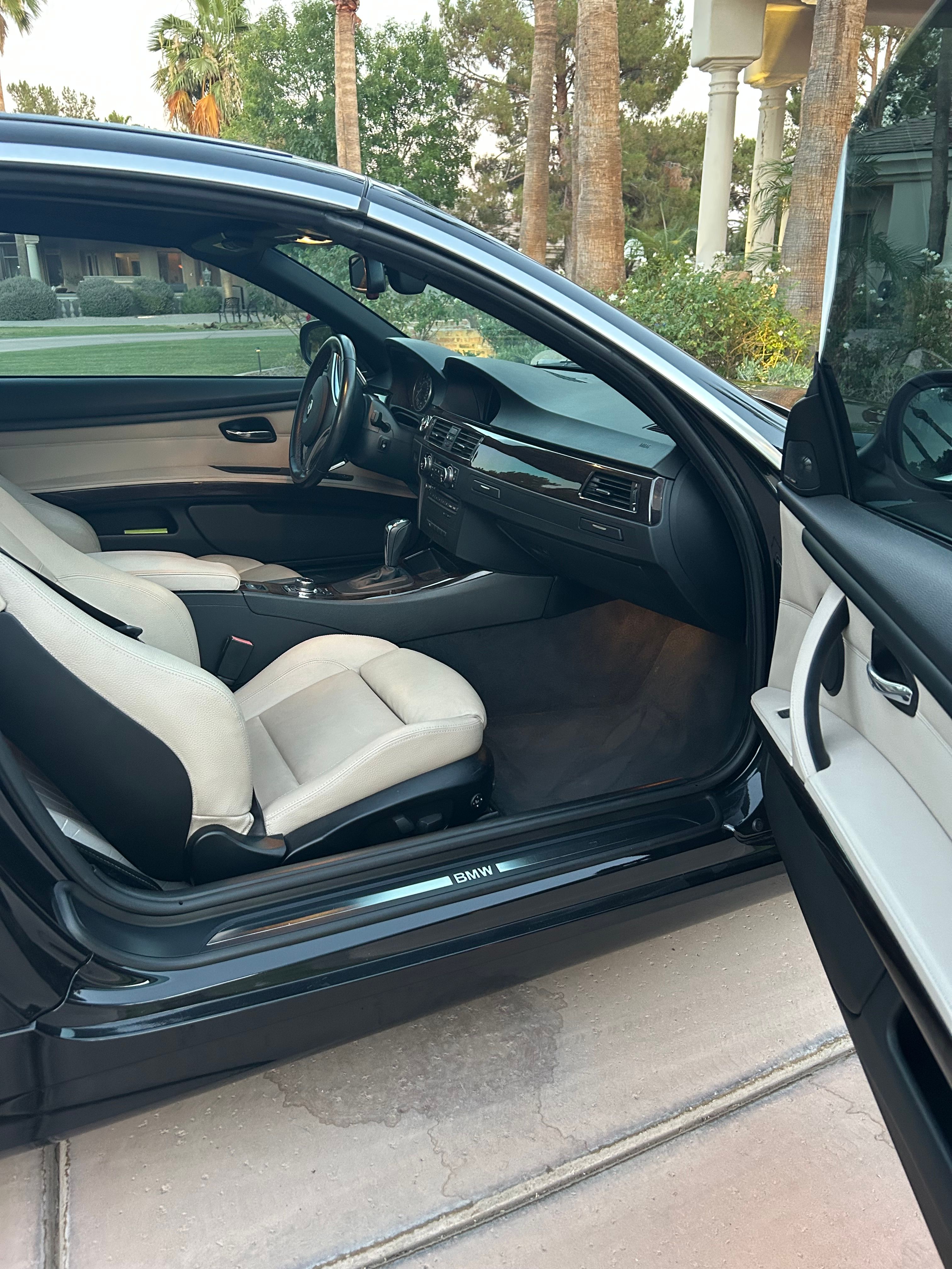 Used 2011 BMW 335i Convertible RWD image 10