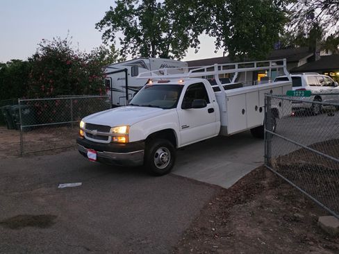 Used 2004 Chevrolet Silverado 3500 LS w/ Heavy-Duty Power Package RWD image 5