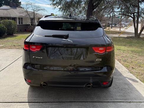Used 2019 Jaguar F-PACE Premium image 9
