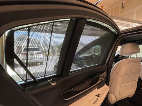 Used 2014 BMW 750Li 750Li Sedan 4D image 23