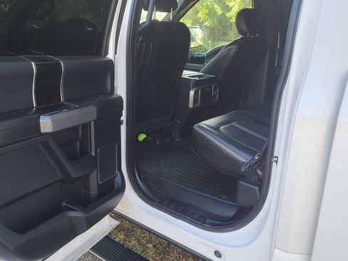 Used 2018 Ford F150 Platinum w/ Equipment Group 701A Luxury AWD/4WD image 5