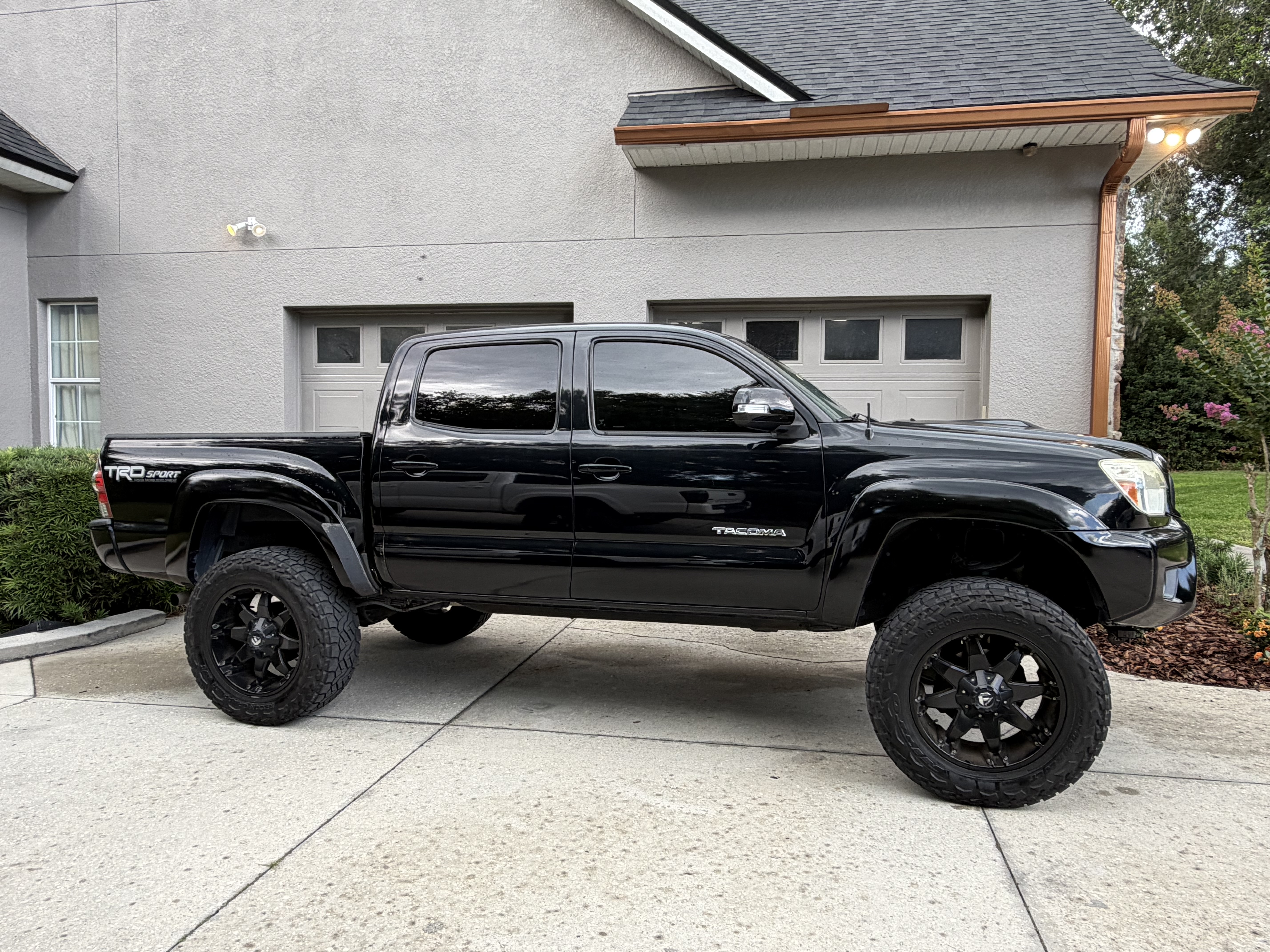 Used 2015 Toyota Tacoma PreRunner w/ TRD Sport Package RWD image 2
