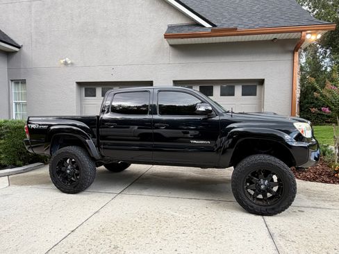Used 2015 Toyota Tacoma PreRunner w/ TRD Sport Package RWD image 2