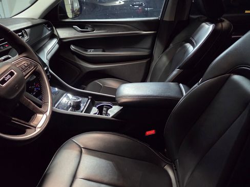 Used 2024 Jeep Grand Cherokee L Limited image 6