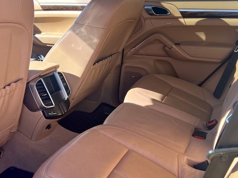 Used 2012 Porsche Cayenne S image 22