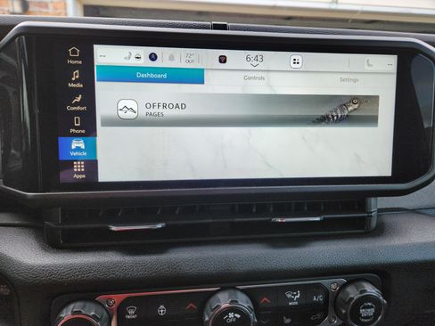 Used 2024 Jeep Wrangler Unlimited Sport image 29