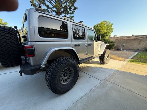 Used 2020 Jeep Wrangler Unlimited Rubicon image 2