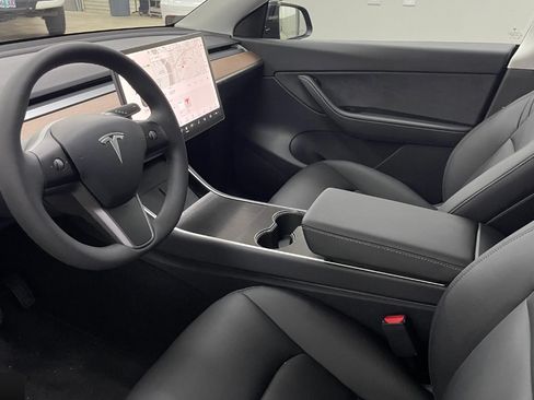 Used 2023 Tesla Model Y Long Range image 2