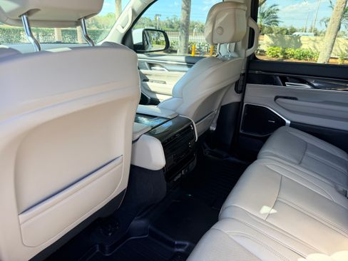 Used 2022 Jeep Wagoneer Series I w/ Convenience Group I image 6