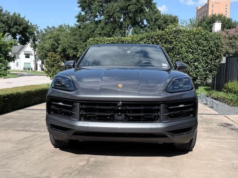 Used 2024 Porsche Cayenne Coupe AWD/4WD image 1