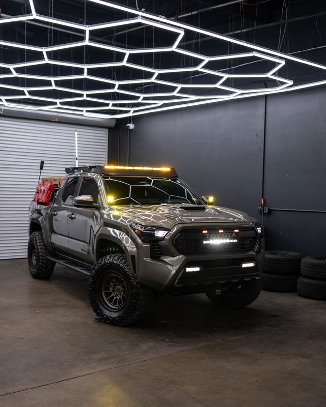 Used 2024 Toyota Tacoma TRD Sport w/ TRD Sport Premium Package AWD/4WD image 1