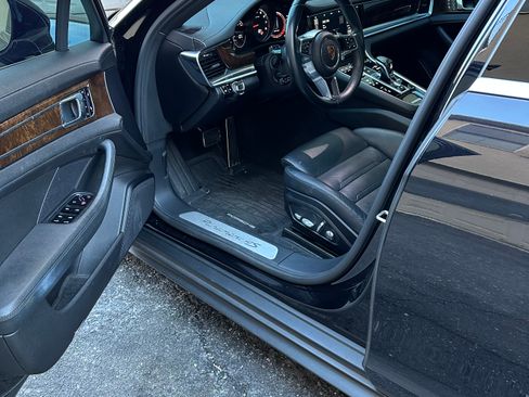 Used 2017 Porsche Panamera 4S image 22